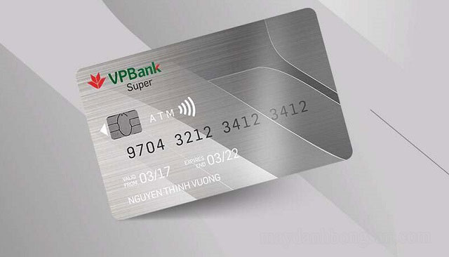 Thẻ ghi nợ của VPbank được thiết kế sang trọng với gam màu xám sang trọng
