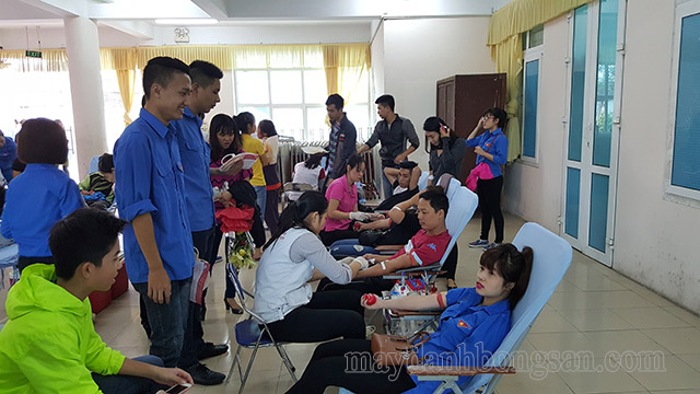 Hoạt động hiến máu tình nguyện thể hiện tấm lòng nhân ái và trách nhiệm của mỗi cá nhân với cộng đồng